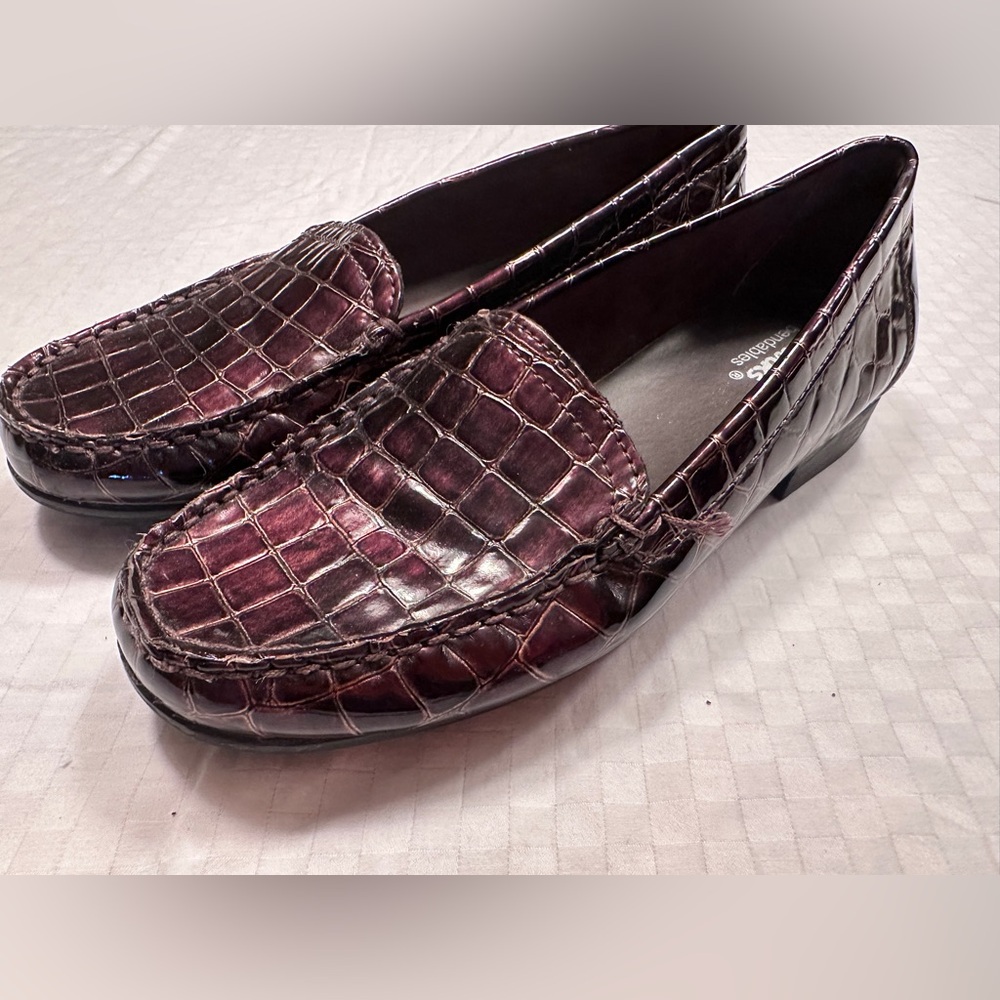 Clarks Burgundy/ Brown Croc-Embossed Loafers
